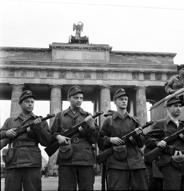 brandenburger-tor-14-august-1961